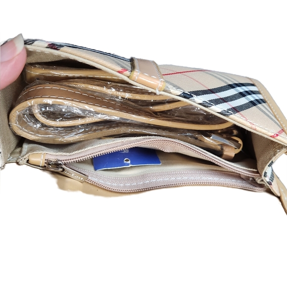 Burberry Crossbody Wallet - Picture 3 of 11